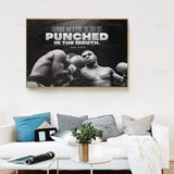 Tableau citation Mike Tyson en capitales blanches au-dessus d'une scene de combat, format paysage, accroche dans une entree