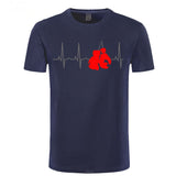 T-shirt boxe bleu marine, tracé de battement de cœur blanc et paire de gants de boxe rouges