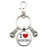 Porte-clés boxe cabochon verre et deux breloques gants, motif 15