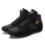 Chaussures de boxe basses noires, panneau matelassé et écusson doré