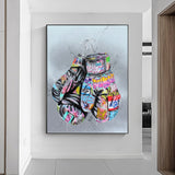 Tableau gants de boxe couverts de graffitis sur fond bleu pale